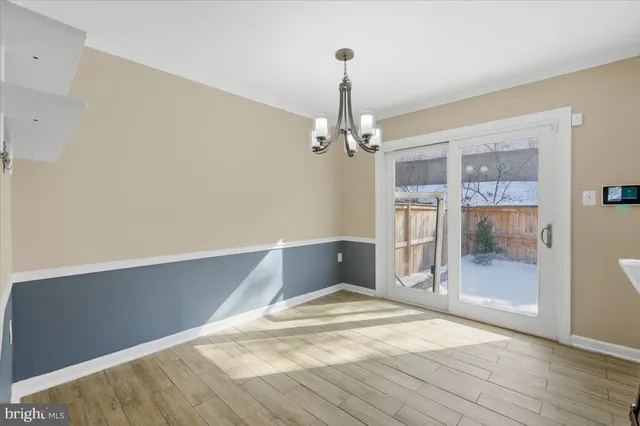 $560,000 | 14187 Royal Oak Lane, Centreville, VA 20120