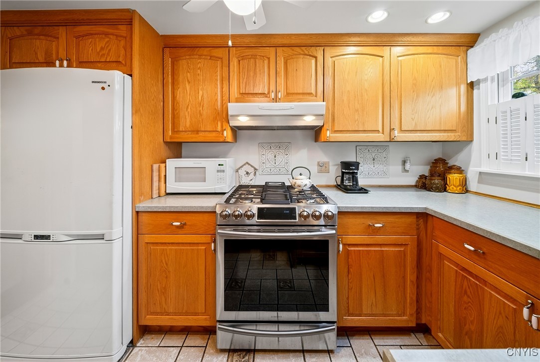 227 Weymouth Road Syracuse, NY 13205 - Photo 3 of 29