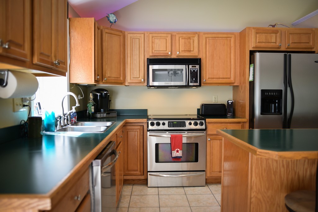 657 West Royalston Road Athol, MA 01331 - Photo 4 of 16 Gallery Image 4