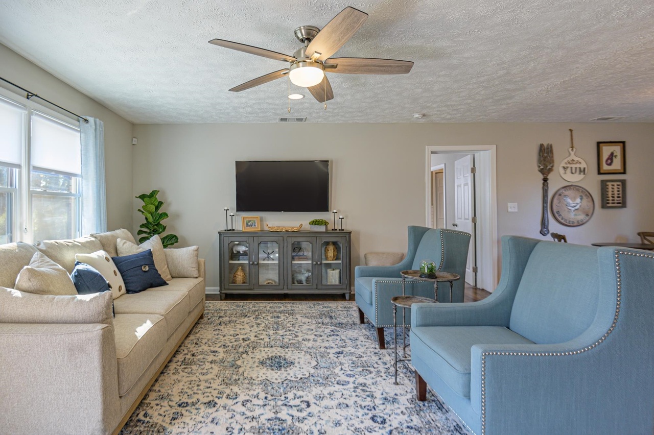 941 Pine Manor Marietta, GA 30066 - Photo 2 of 29