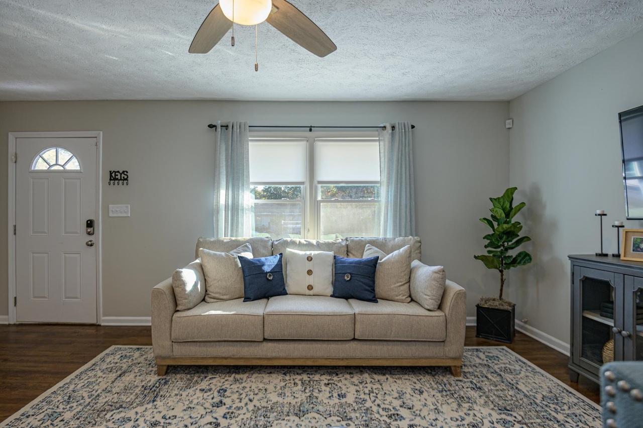 941 Pine Manor Marietta, GA 30066 - Photo 3 of 29