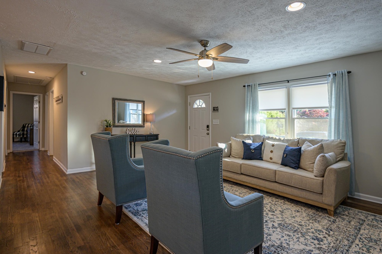 941 Pine Manor Marietta, GA 30066 - Photo 4 of 29