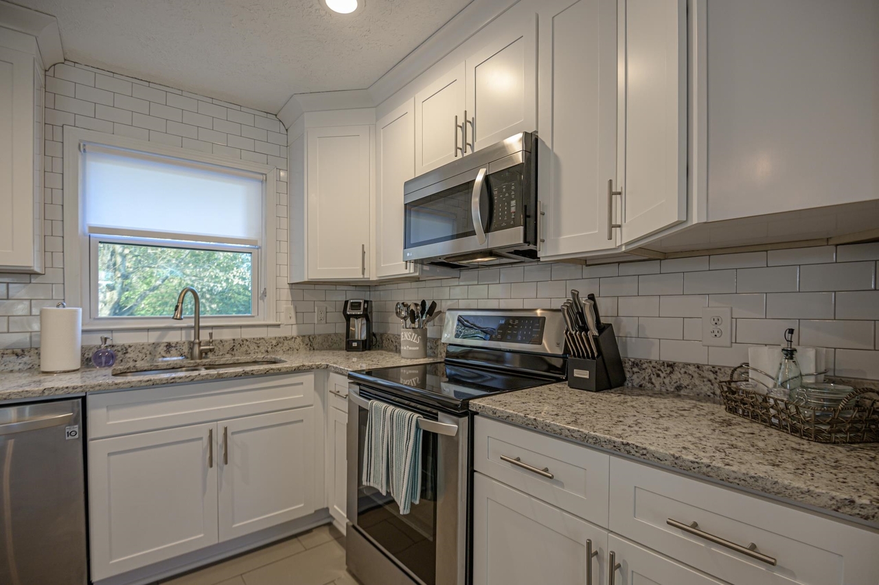 941 Pine Manor Marietta, GA 30066 - Photo 9 of 29