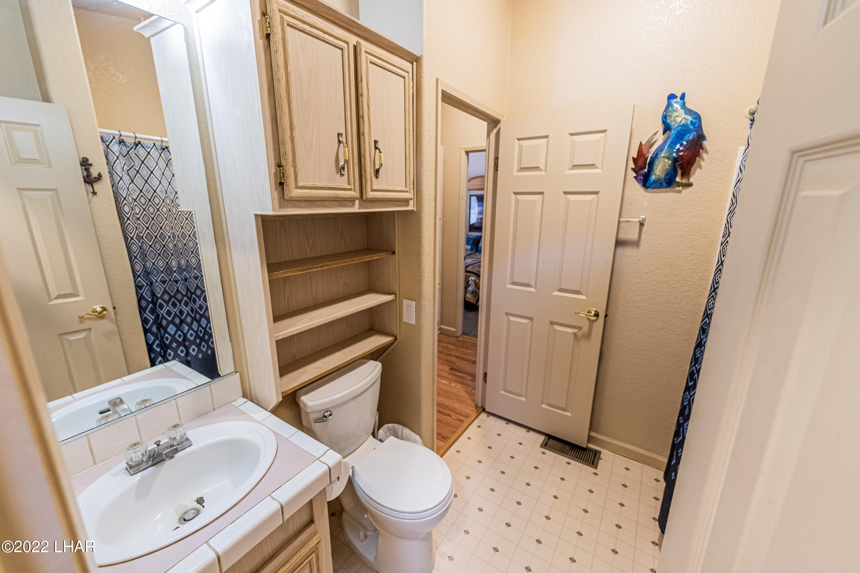 8187 Red Wing Canyon Road Kingman, AZ 86409 - Photo 22 of 61 Guest Bath