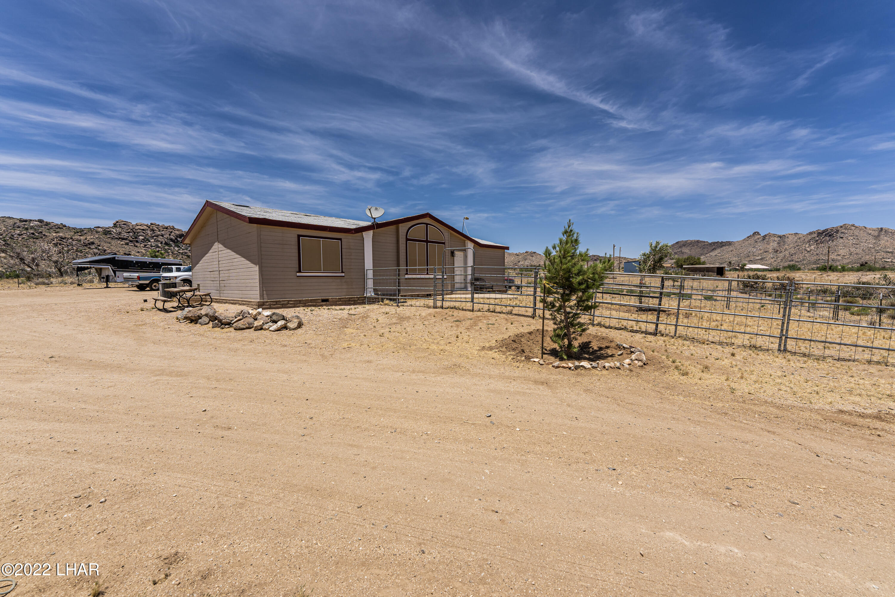 8187 Red Wing Canyon Road Kingman, AZ 86409 - Photo 24 of 61 Front of home