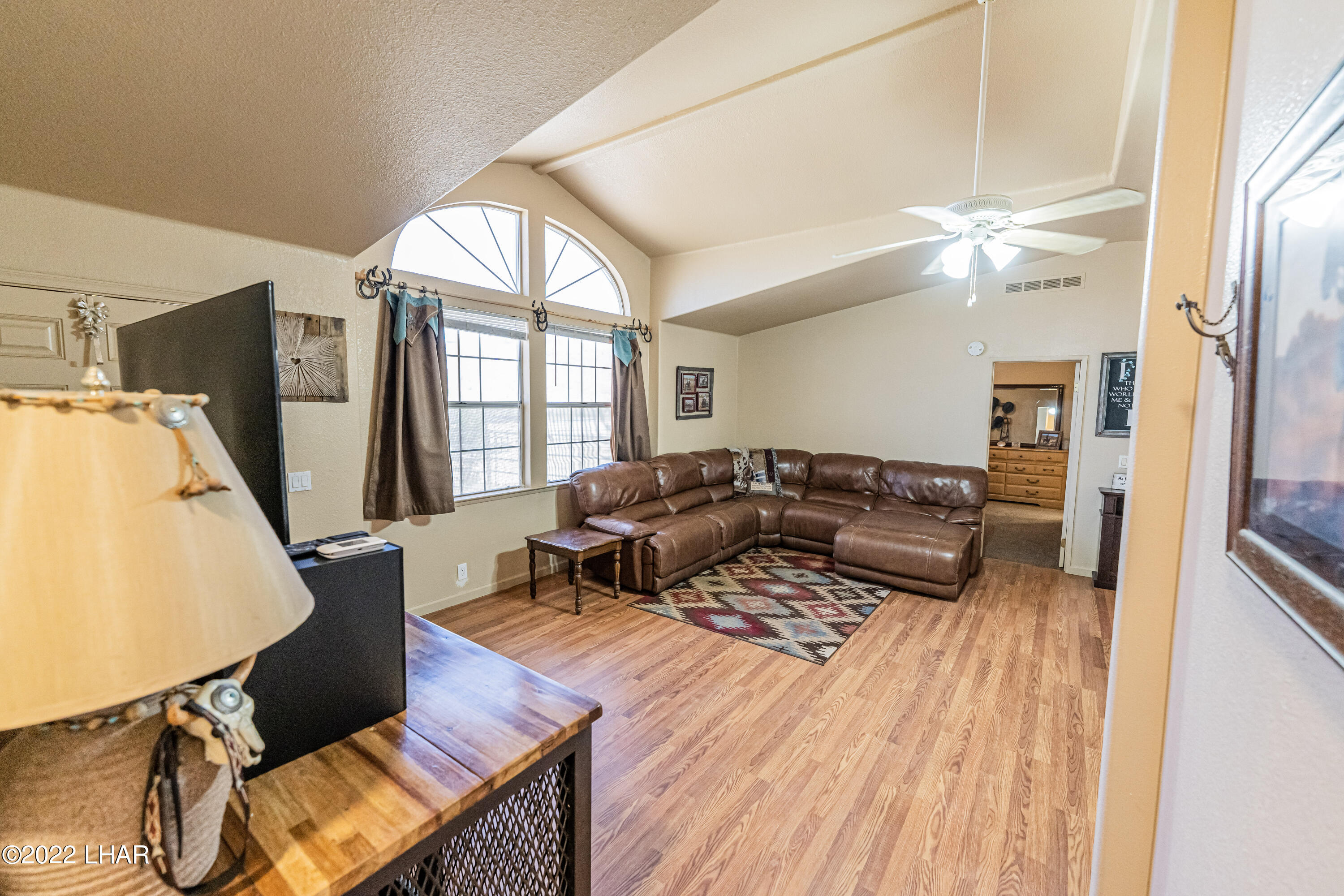 8187 Red Wing Canyon Road Kingman, AZ 86409 - Photo 4 of 61 Living Area