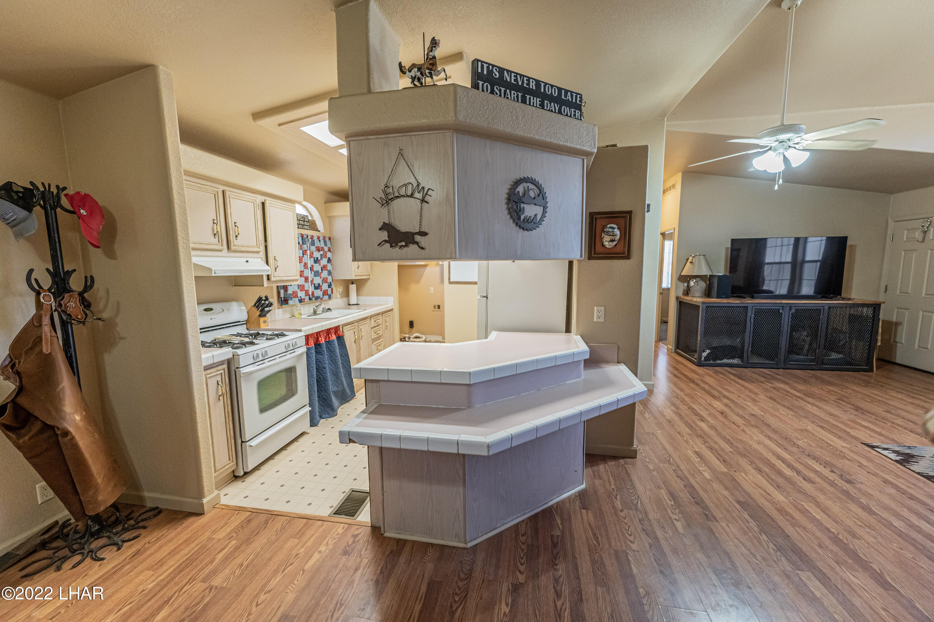 8187 Red Wing Canyon Road Kingman, AZ 86409 - Photo 10 of 61 Kitchen
