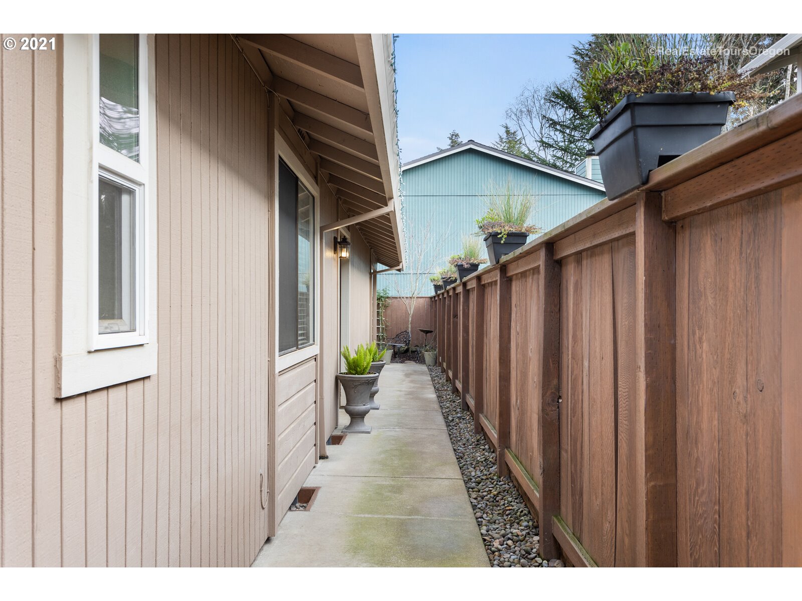 14110 Southwest 80th Court Tigard, OR 97224 - Photo 3 of 23