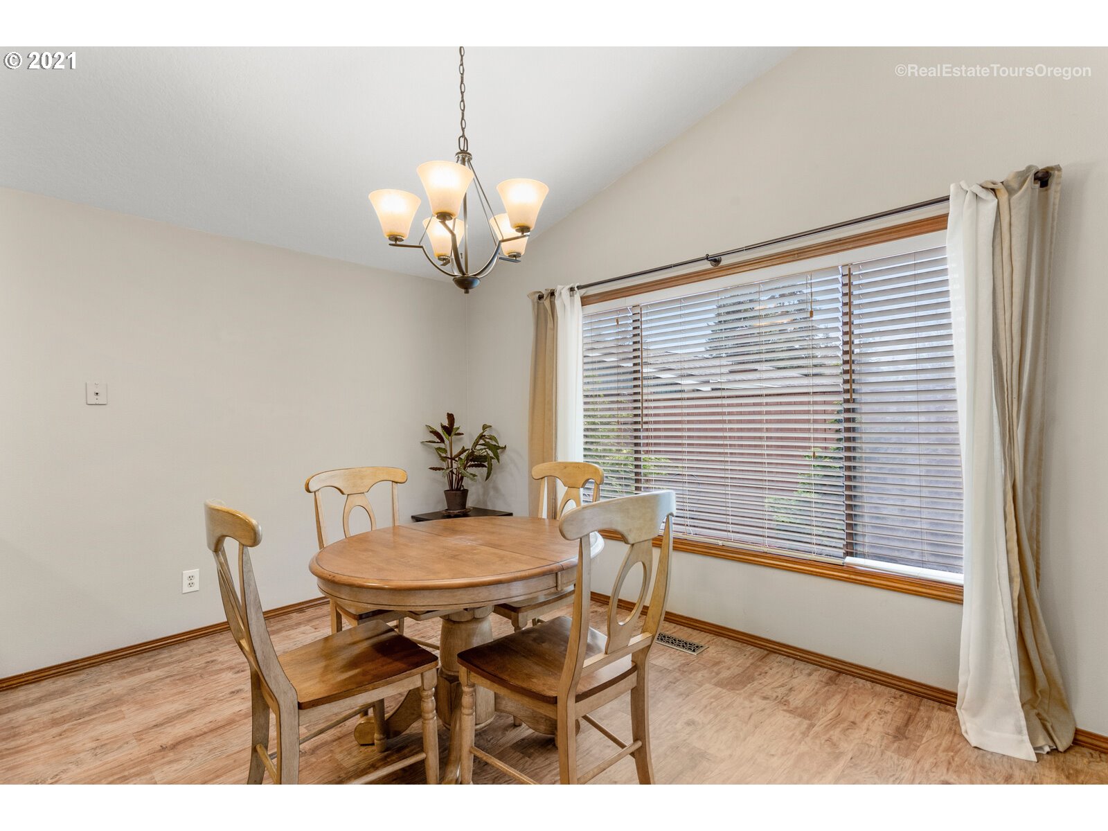 14110 Southwest 80th Court Tigard, OR 97224 - Photo 9 of 23
