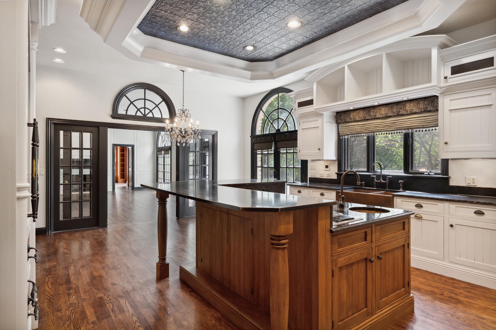 905 Voltz Road Northbrook, IL 60062 - Photo 23 of 58 a kitchen with lots of counter top space