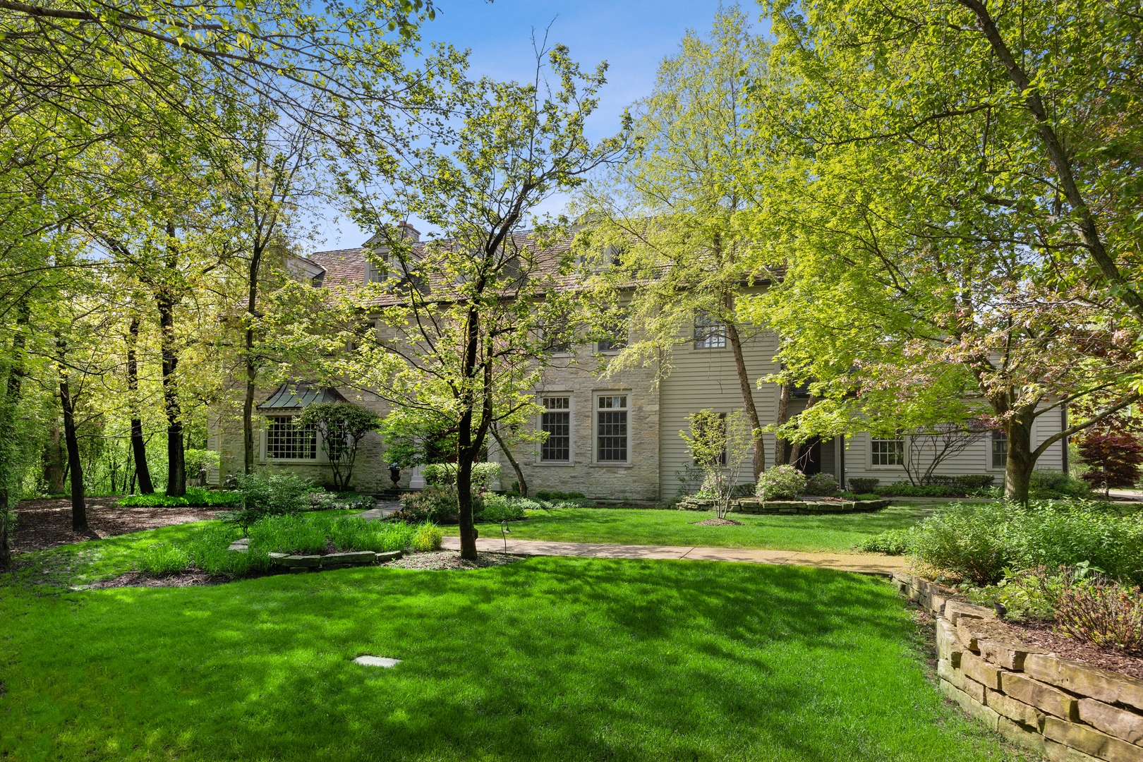 905 Voltz Road Northbrook, IL 60062 - Photo 3 of 58 a front view of house with yard and green space