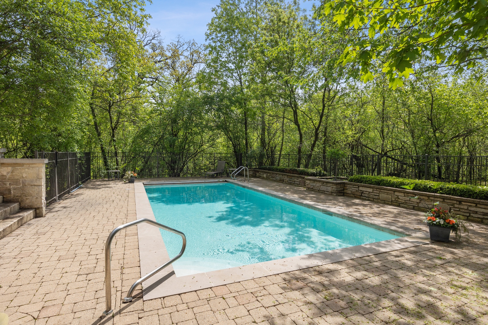 905 Voltz Road Northbrook, IL 60062 - Photo 48 of 58 a backyard of a house with lots of green space