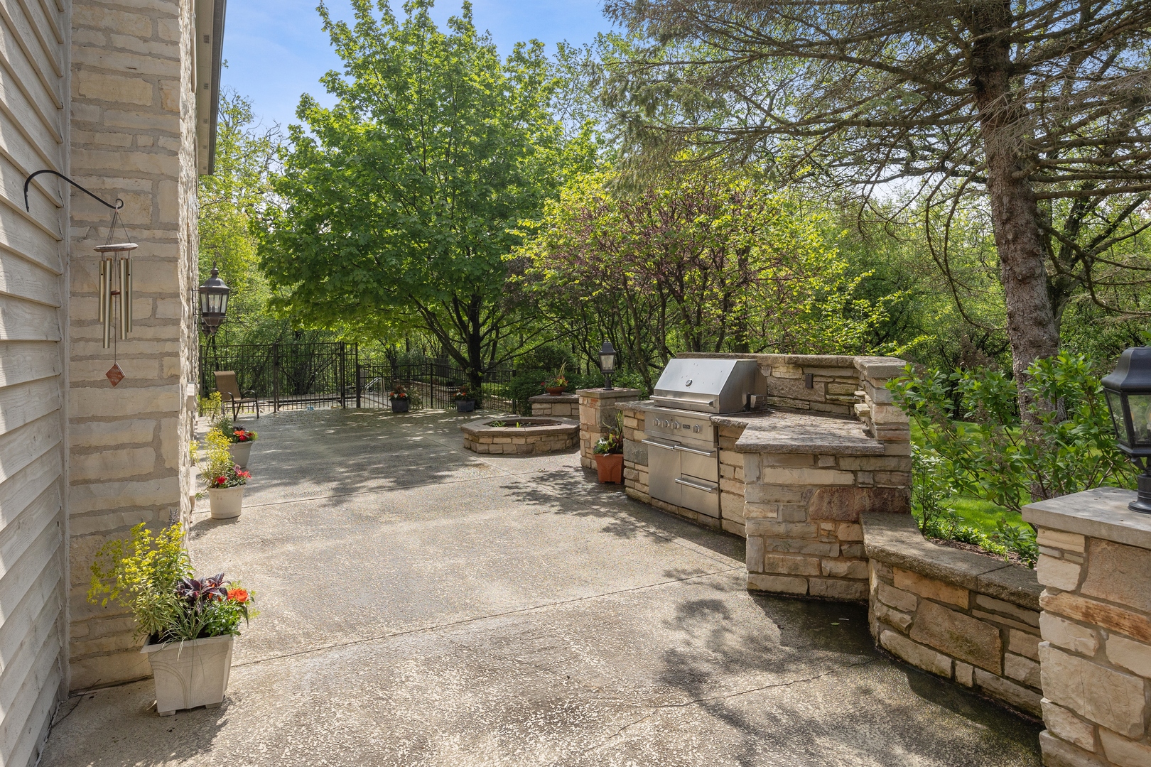 905 Voltz Road Northbrook, IL 60062 - Photo 51 of 58 a backyard of a house with lots of green space