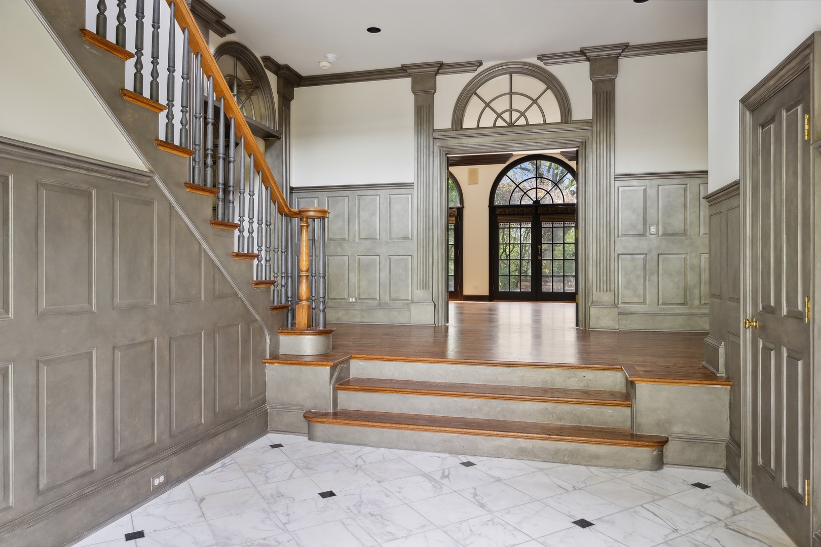 905 Voltz Road Northbrook, IL 60062 - Photo 8 of 58 a view of entryway with a front door