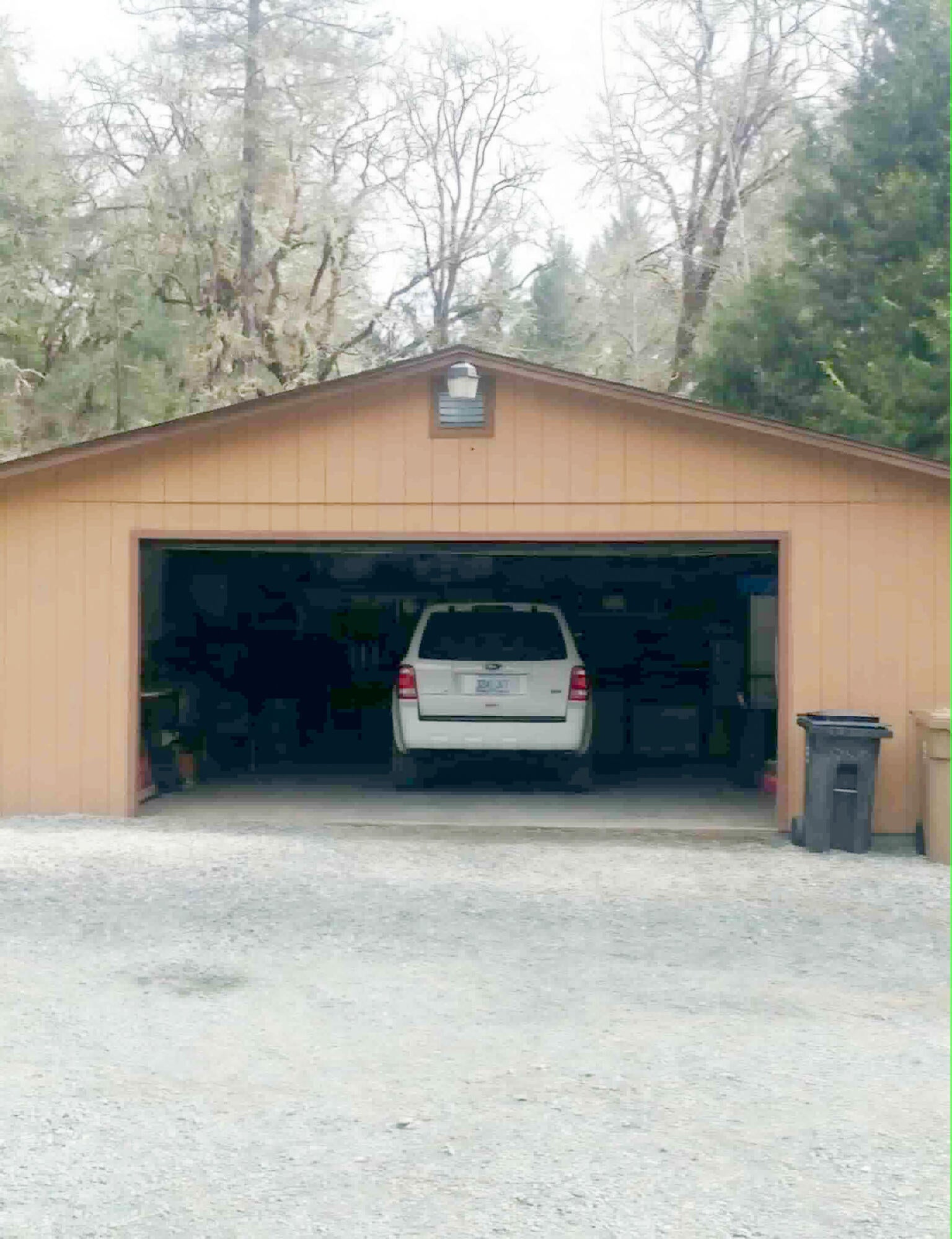 12370 Lower River Road Grants Pass, OR 97526 - Photo 26 of 29 garage