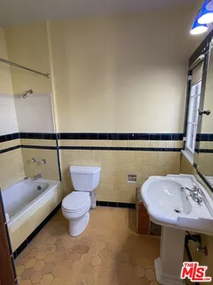 $2,095,000 | 4761 West 12th Street, Los Angeles, CA 90019