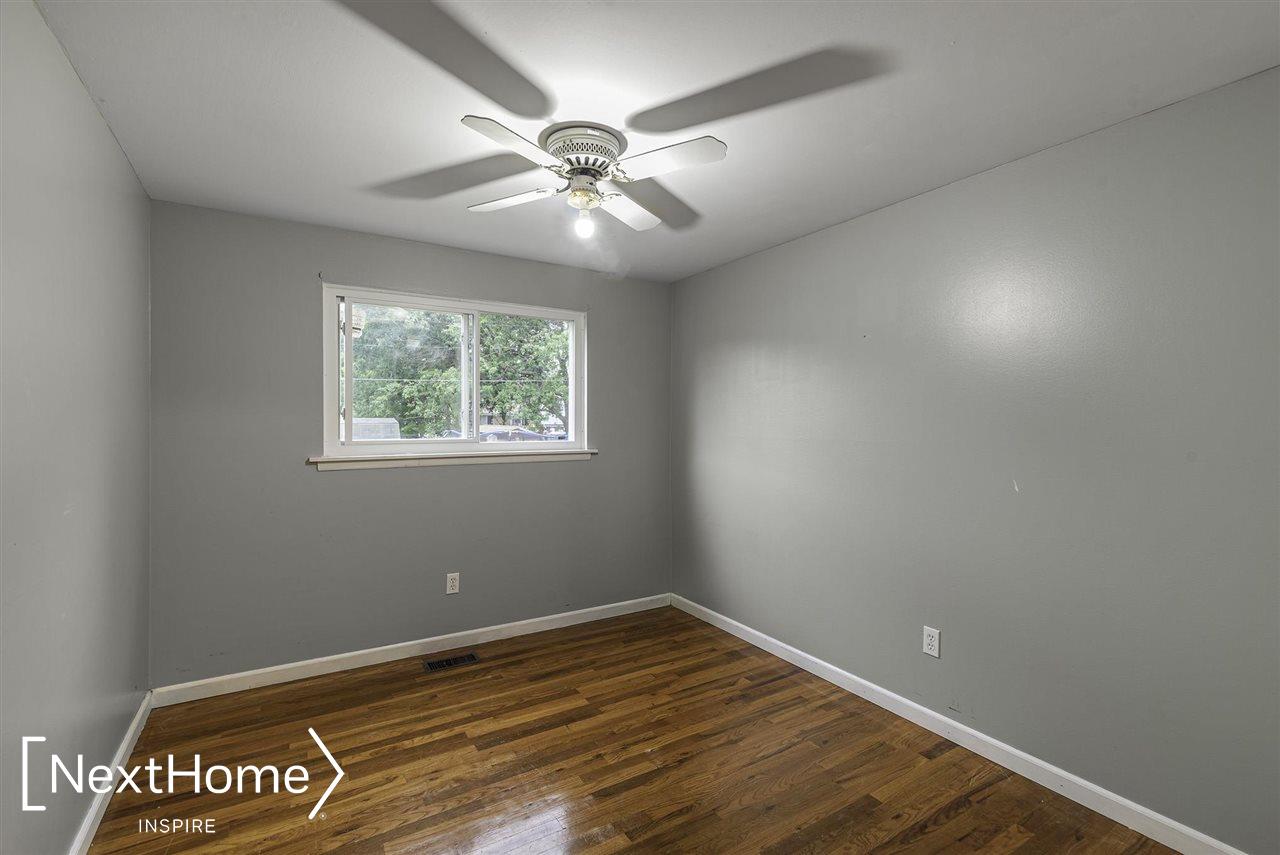 338 Holland Road Flushing, MI 48433 - Photo 10 of 18 50082235-9.JPG