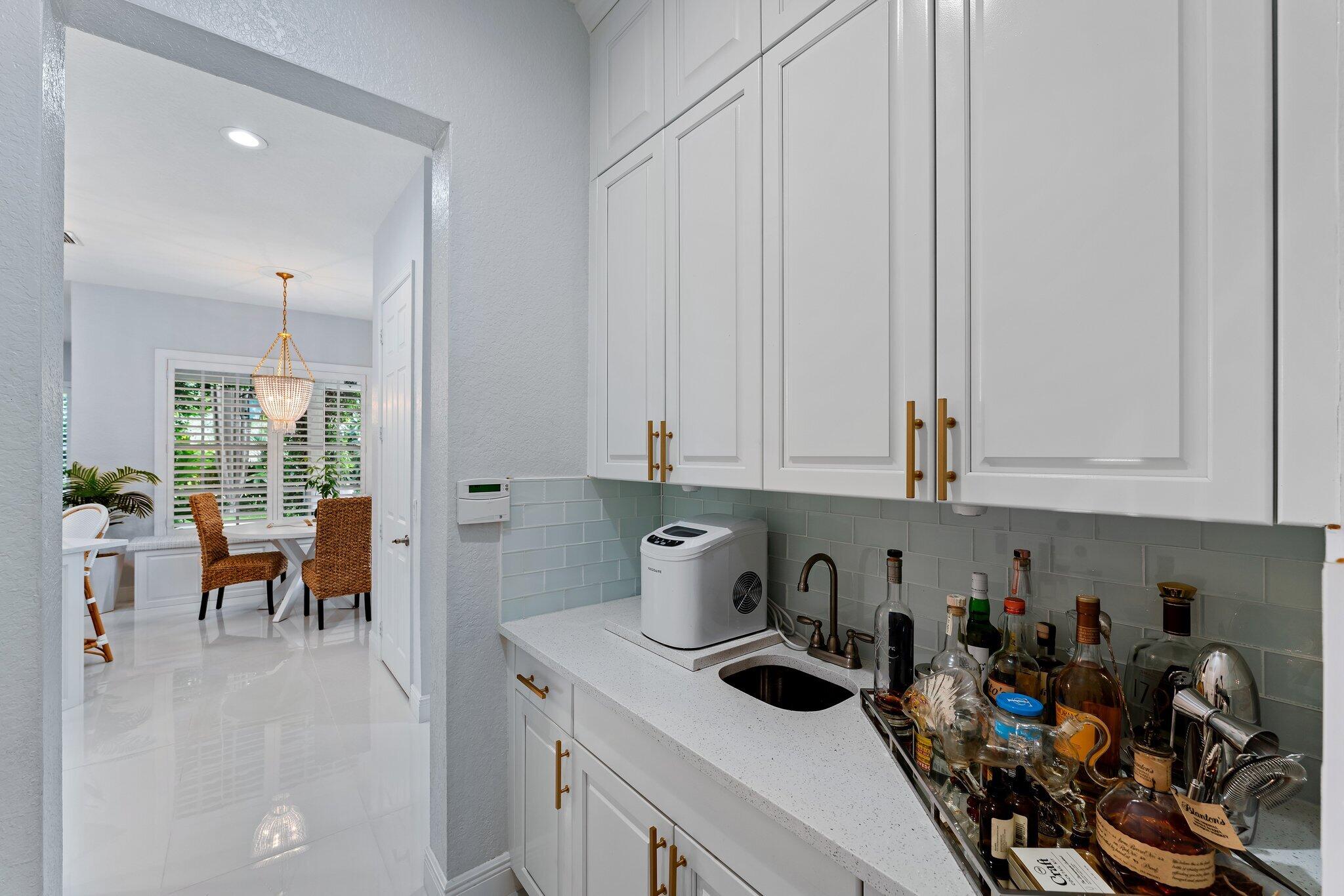 108 Via Azurra Jupiter, FL 33458 - Photo 19 of 78 Wet Bar