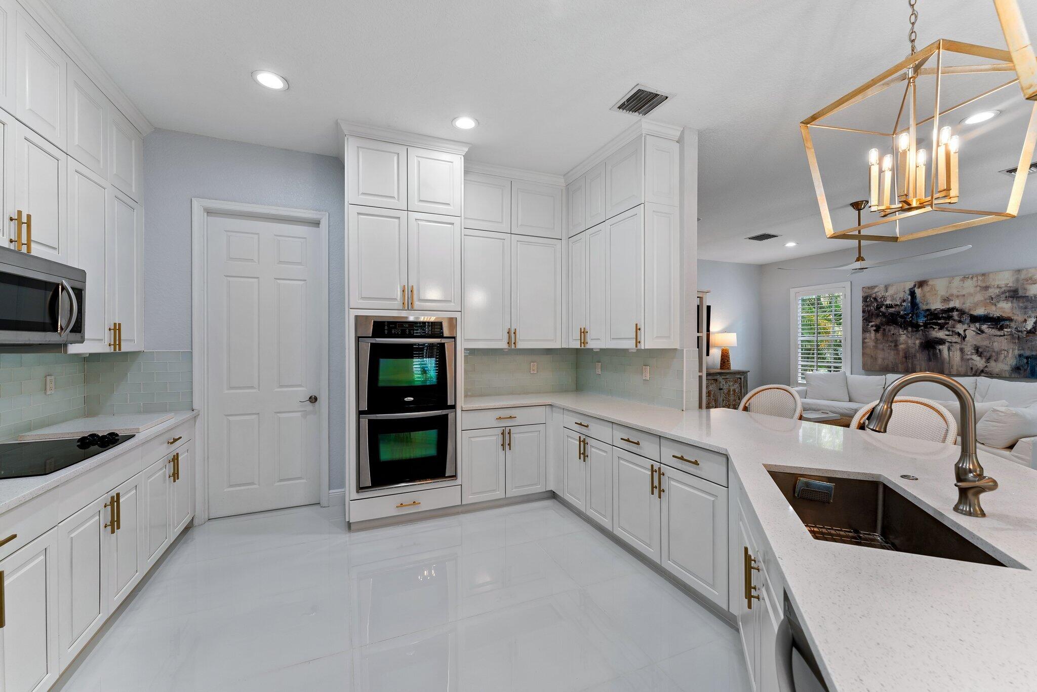 108 Via Azurra Jupiter, FL 33458 - Photo 22 of 78 Kitchen