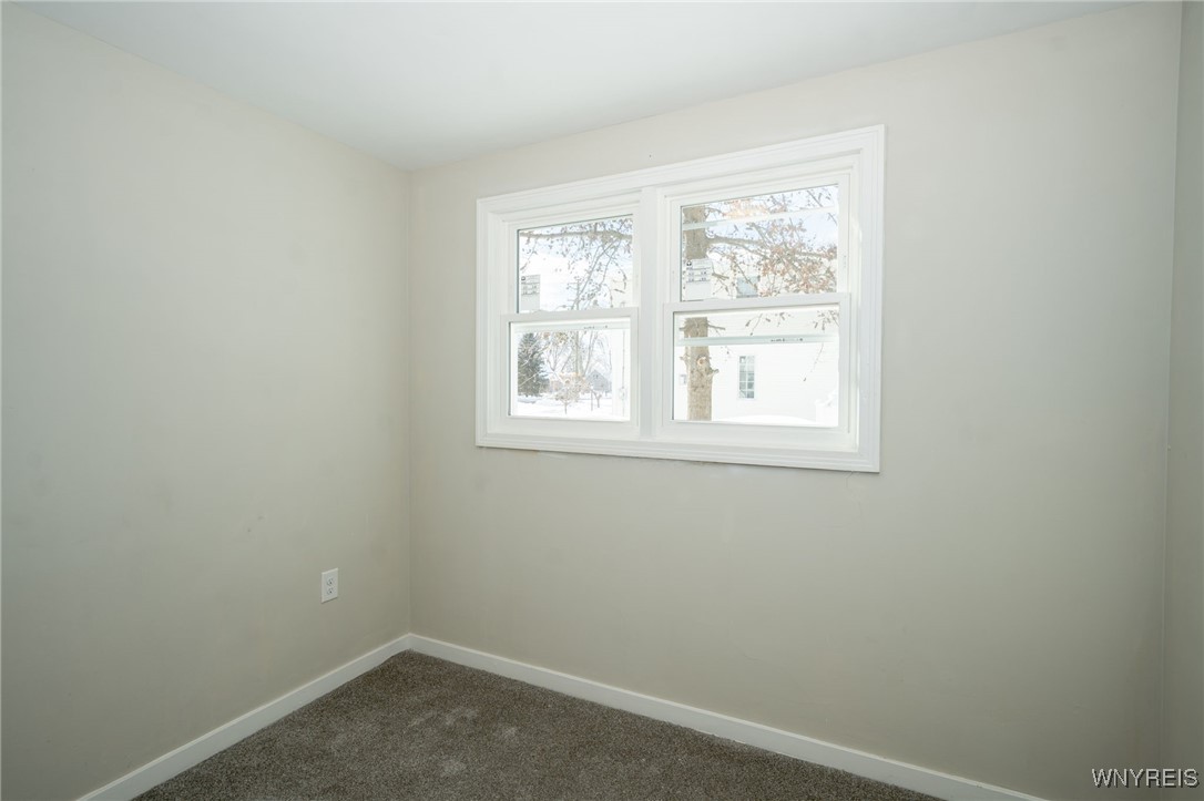 2367 Long Road Grand Island, NY 14072 - Photo 17 of 35 bed 3