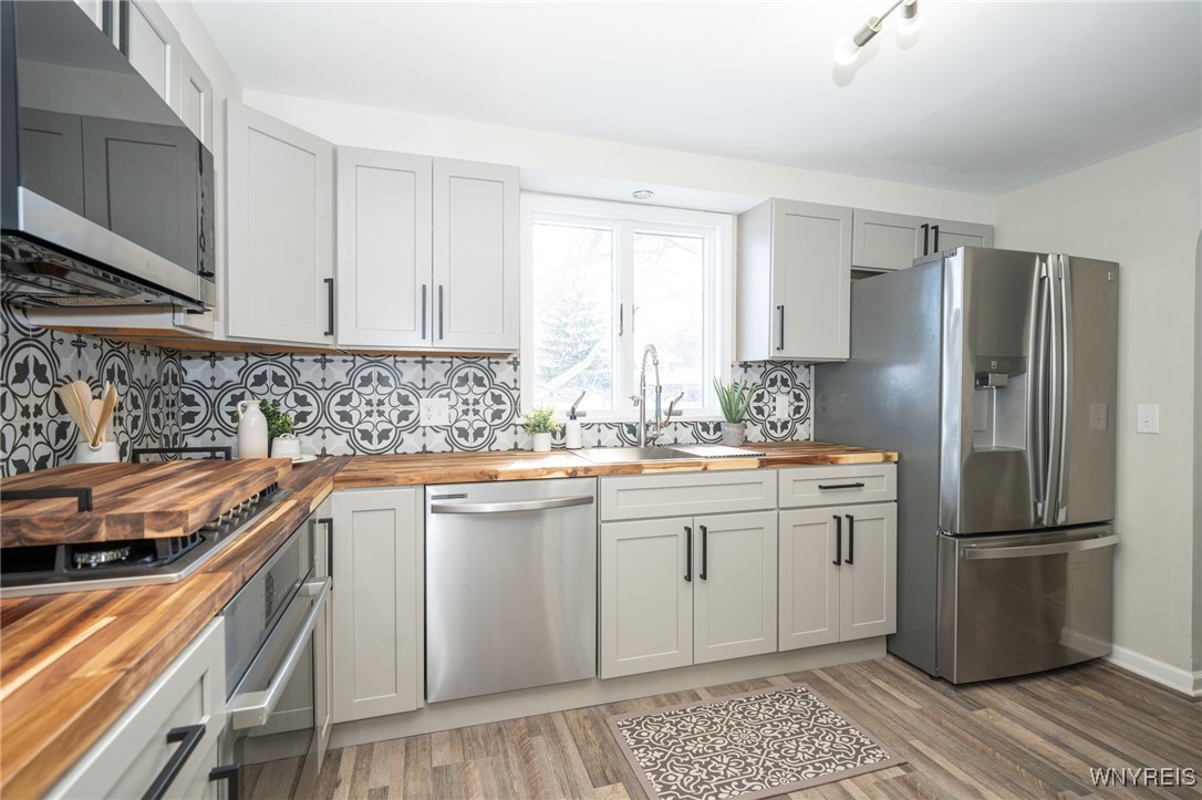 2367 Long Road Grand Island, NY 14072 - Photo 4 of 35 Kitchen2