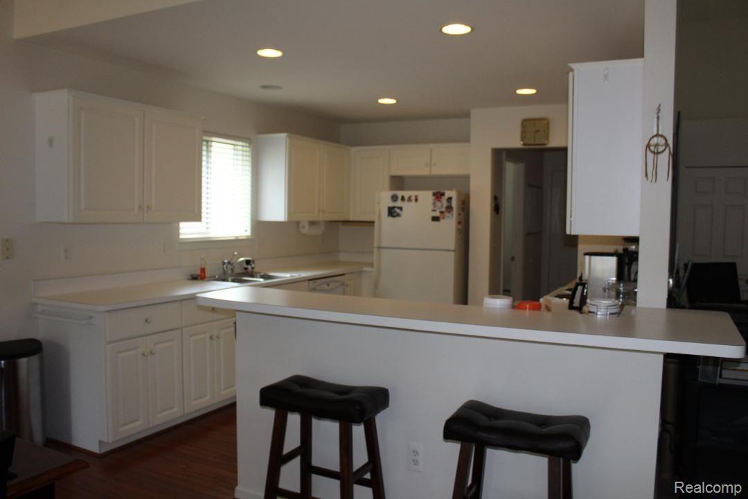 1072 Churchill Circle, Unit 29 Rochester, MI 48307 - Photo 3 of 6 2.jpg