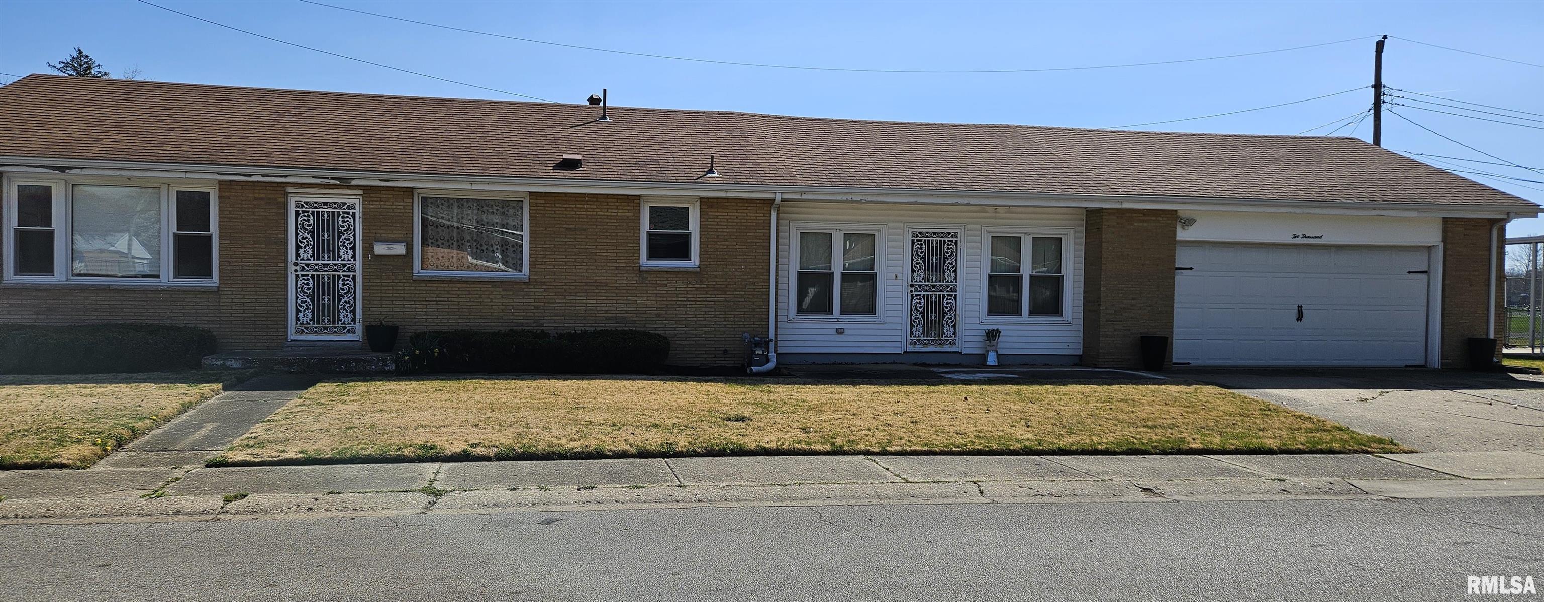2000 Gregory Court Springfield, IL 62703 - Photo 1 of 21