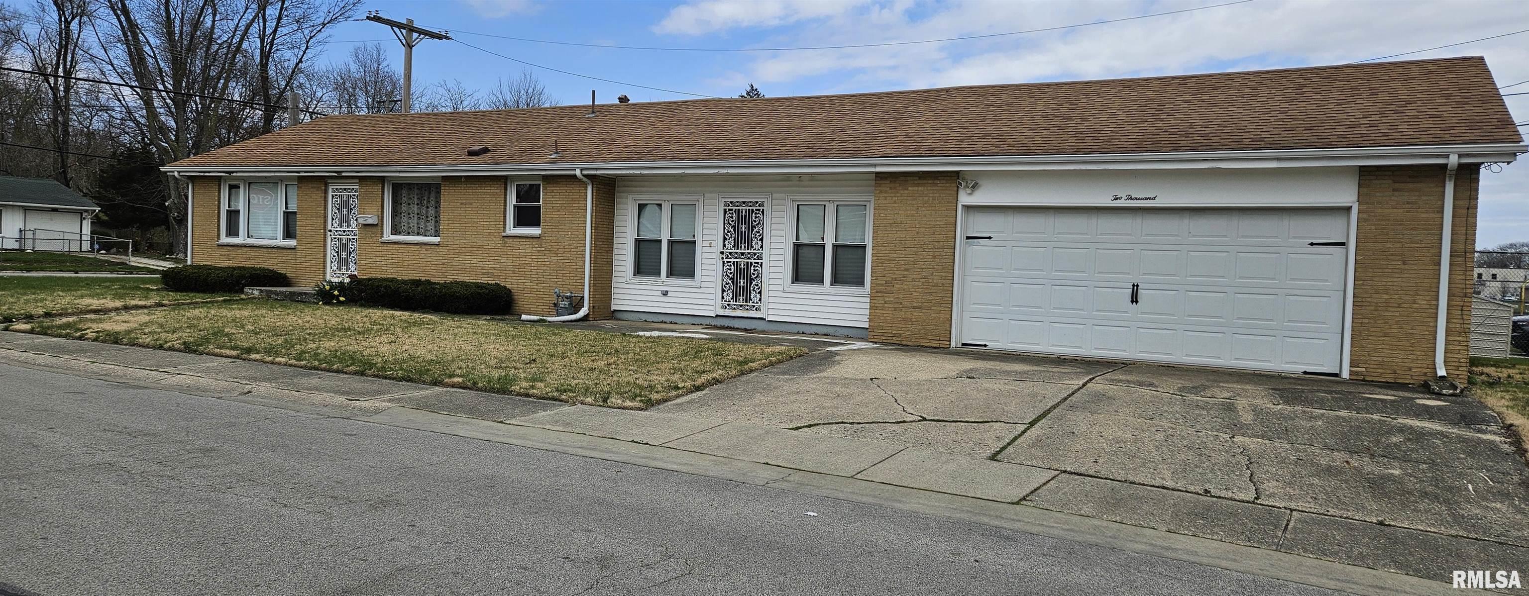2000 Gregory Court Springfield, IL 62703 - Photo 2 of 21