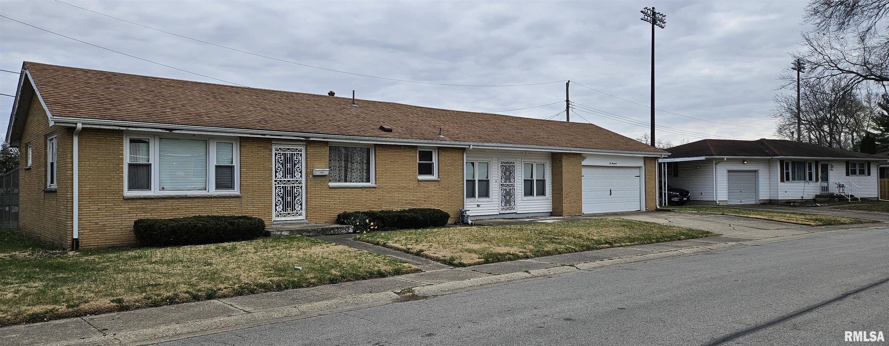 2000 Gregory Court Springfield, IL 62703 - Photo 3 of 21
