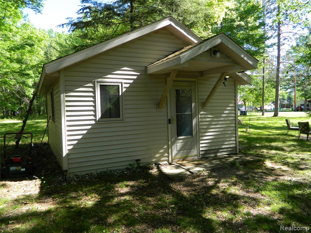 2007 North Markey Road Houghton Lake, MI 48629 - Photo 2 of 7