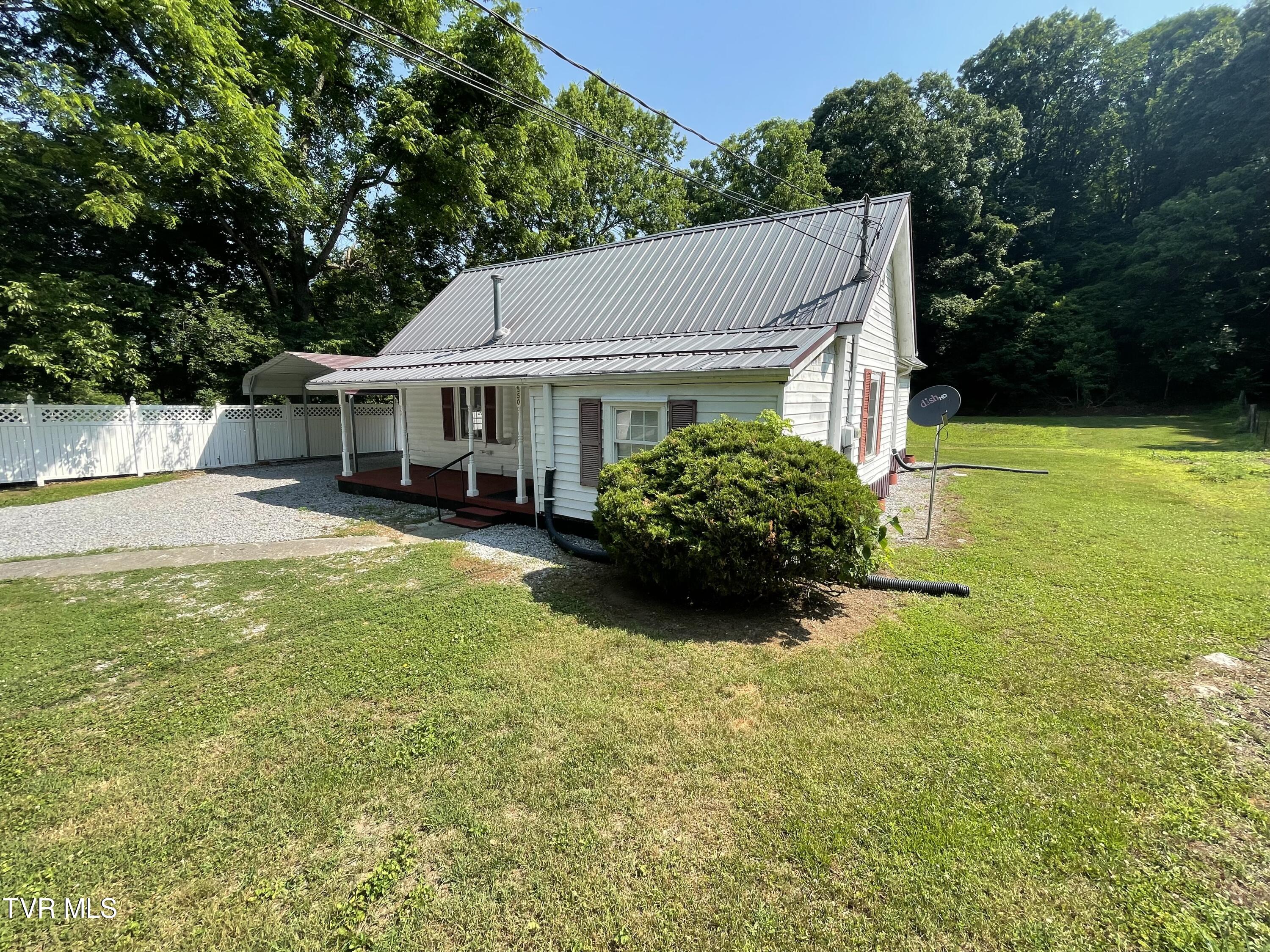550 Adkins Road Erwin, TN 37650 - Photo 3 of 21 IMG_3893