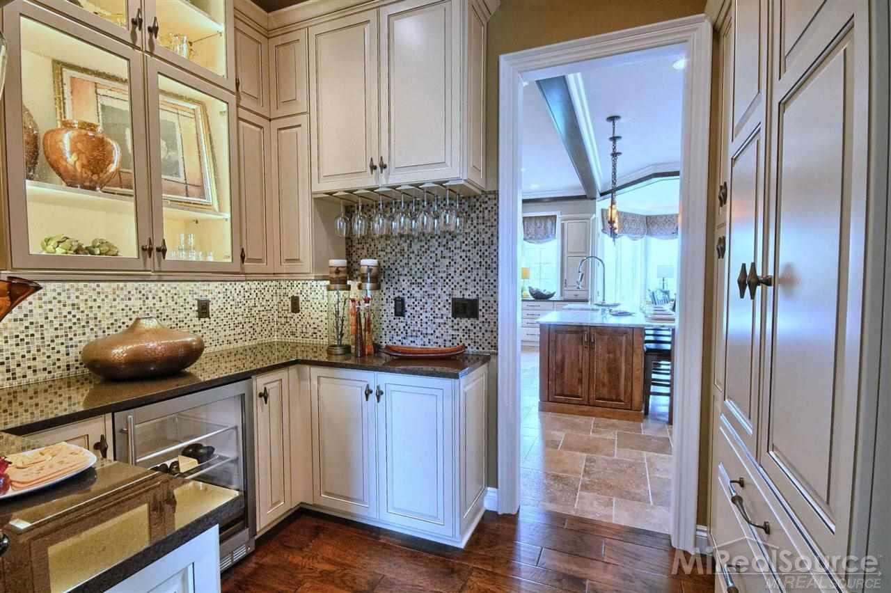 2444 Crownhedge Court Rochester, MI 48306 - Photo 12 of 32 Gallery Image 12