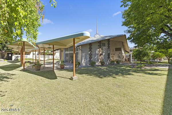 500 West Clarendon Avenue, Unit D6 Phoenix, AZ 85013 - Photo 10 of 23 a view of a backyard