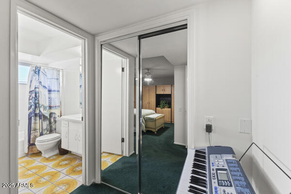 500 West Clarendon Avenue, Unit D6 Phoenix, AZ 85013 - Photo 7 of 23 a bathroom with a toilet and a shower
