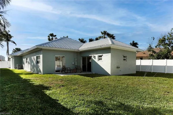 $5,250 | 10842 Vanderbilt Drive, Naples, FL 34108