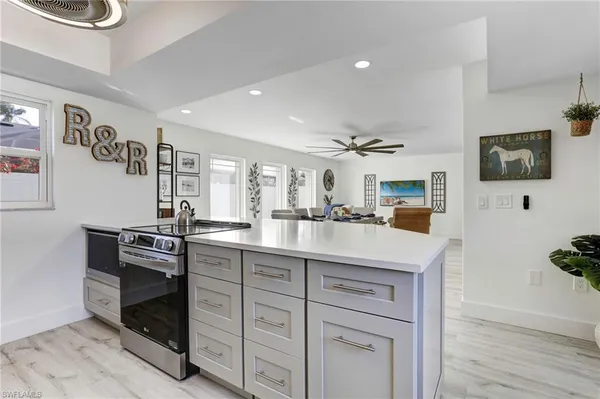 $5,250 | 10842 Vanderbilt Drive, Naples, FL 34108