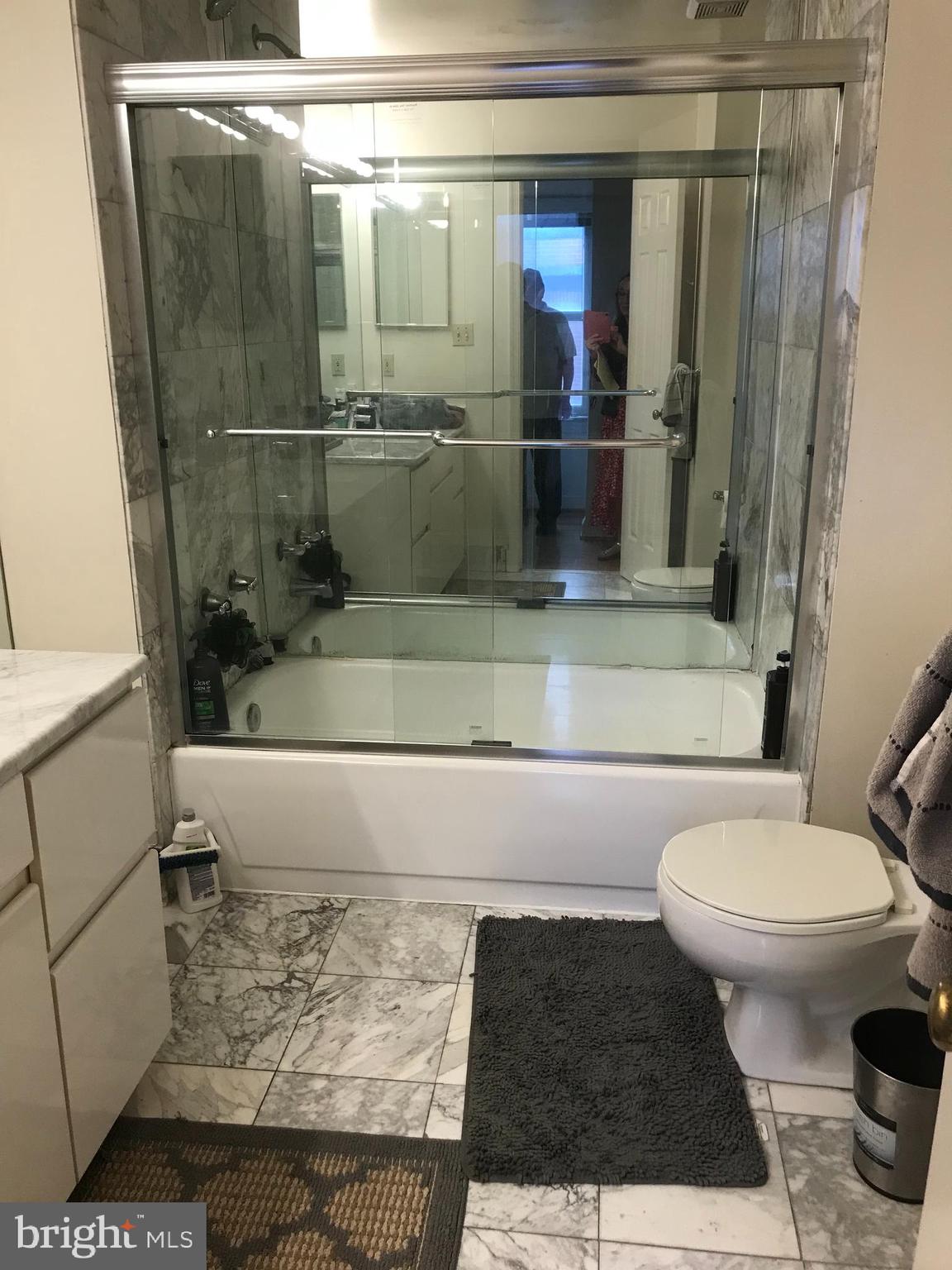 1402 Foxhall Road Northwest Washington, DC 20007 - Photo 17 of 26 Full bath on the second floor between 2 bedrooms.