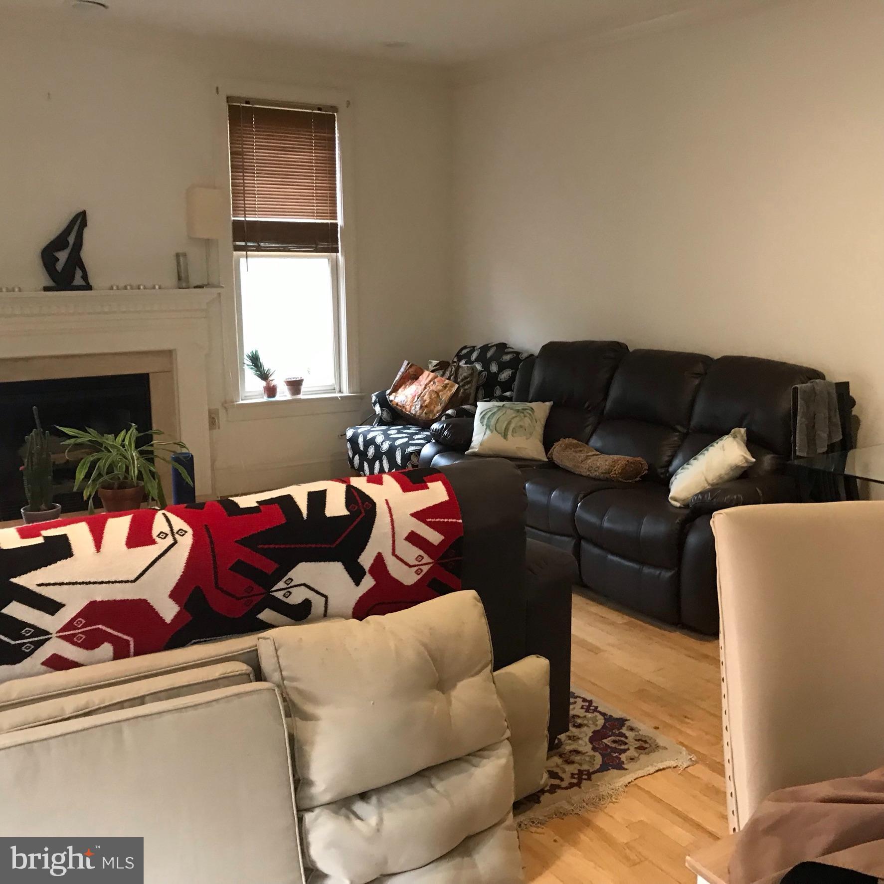 1402 Foxhall Road Northwest Washington, DC 20007 - Photo 4 of 26 Spacious living room