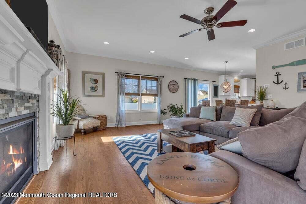 2106 Rogers Road Point Pleasant, NJ 08742 - Photo 5 of 15 Living Room