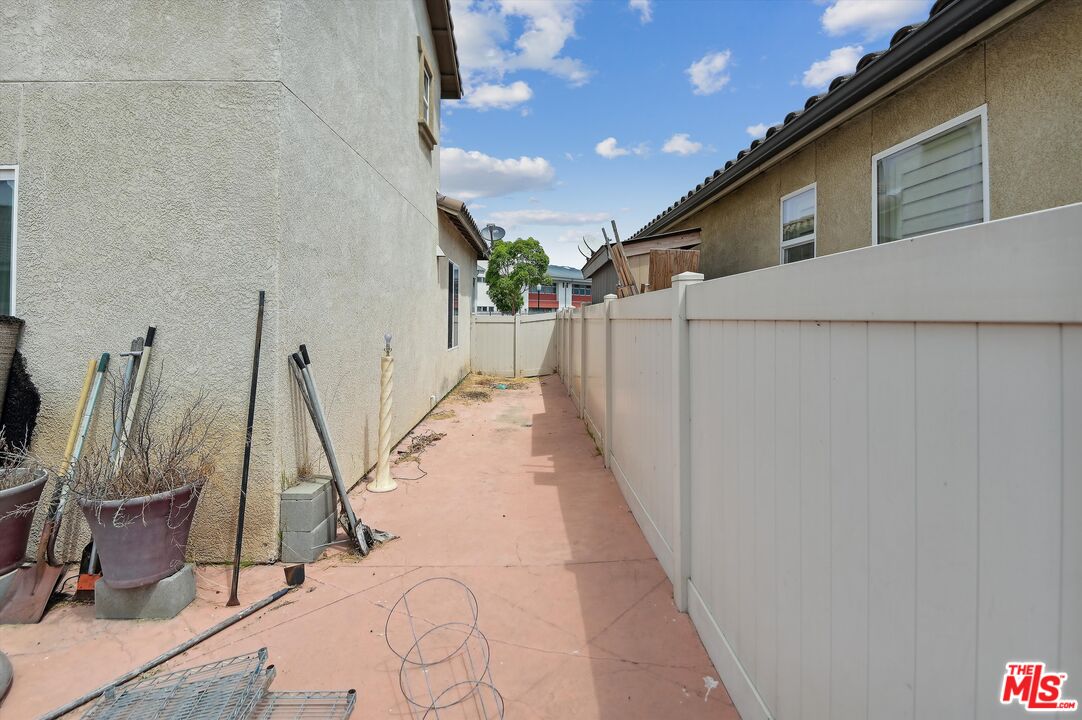 3012 Dunkirk Drive Oxnard, CA 93035 - Photo 29 of 29 a view of a balcony with chairs