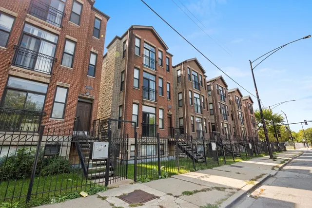 $549,000 | 949 West 51st Street, Chicago, IL 60609