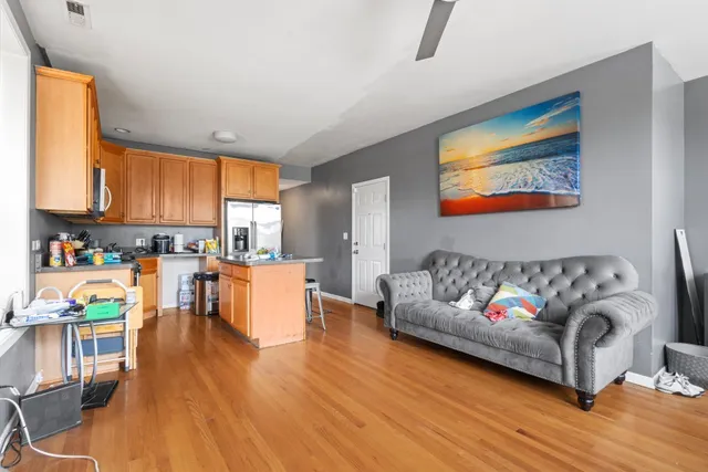 $549,000 | 949 West 51st Street, Chicago, IL 60609