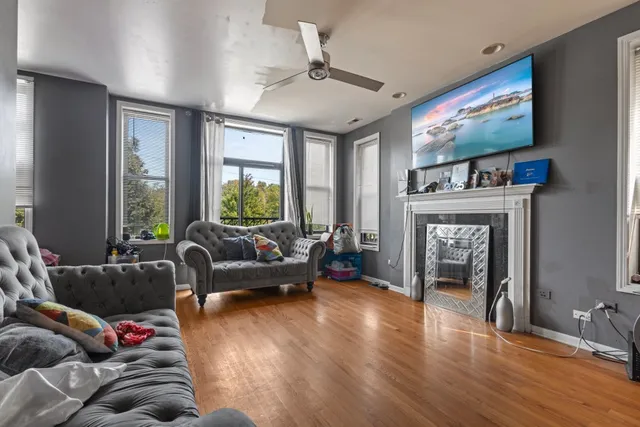 $549,000 | 949 West 51st Street, Chicago, IL 60609