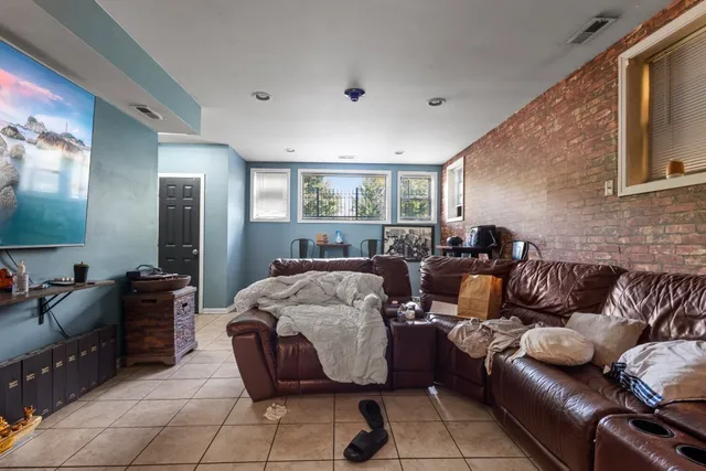 $549,000 | 949 West 51st Street, Chicago, IL 60609