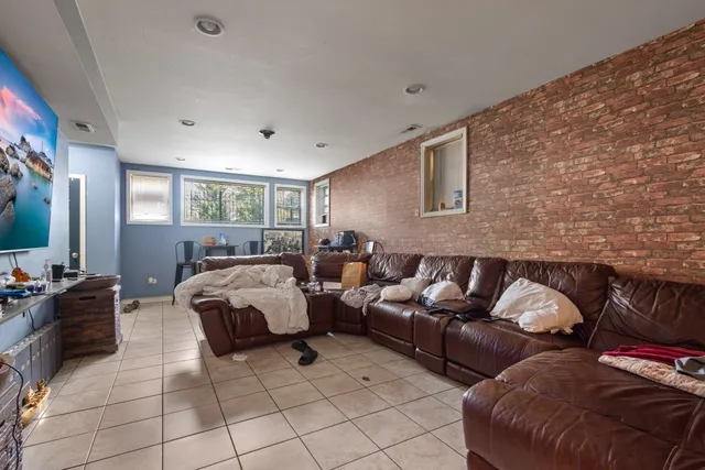 $549,000 | 949 West 51st Street, Chicago, IL 60609