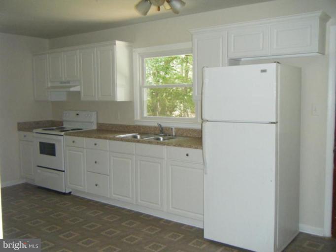 10517 Gera Road King George, VA 22485 - Photo 1 of 11 Kitchen