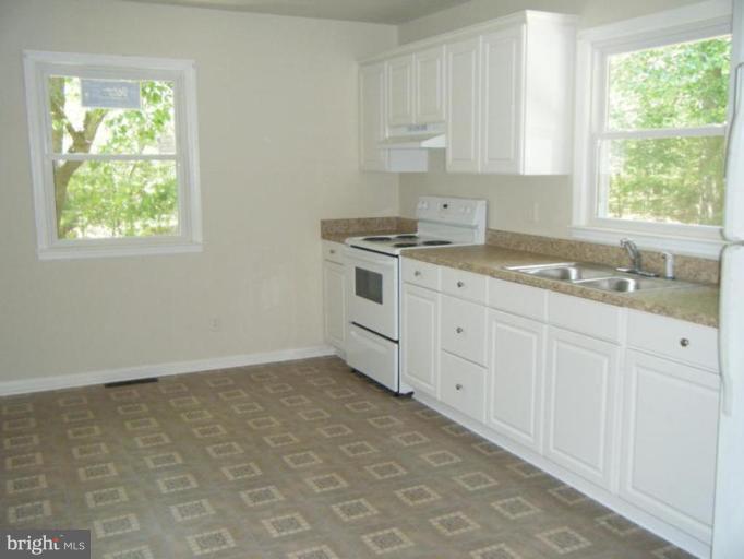 10517 Gera Road King George, VA 22485 - Photo 2 of 11 Kitchen #2