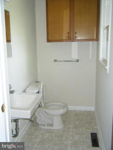 10517 Gera Road King George, VA 22485 - Photo 9 of 11 Bath #1
