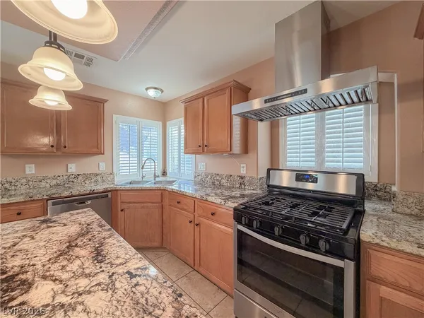 $2,200 | 7561 Mermaid Song Court, Las Vegas, NV 89139