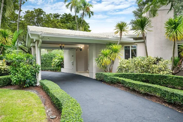 $8,000 | 648 Sevilla Avenue, Coral Gables, FL 33134